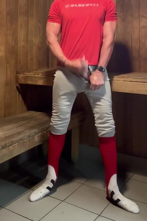 Cowok alpha lagi asik bersenang-senang di ruangan sauna bareng jockdad87 bagian 8
