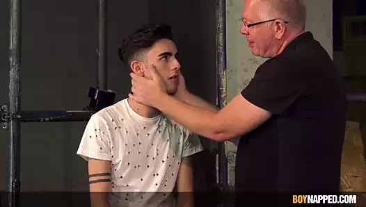 Deviant Kane Peg porn video – Deviant mature man Sebastian Kane teases twink Jesse Evans