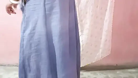 Sarı sari tek başına düşüyor