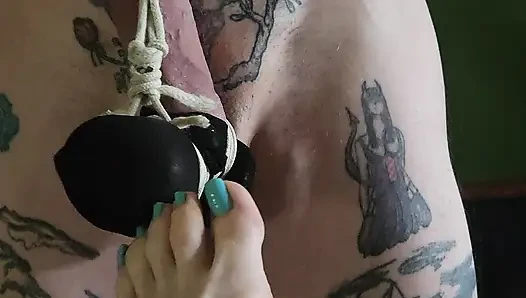Goode Mädchen Ballbusting Fußspaß