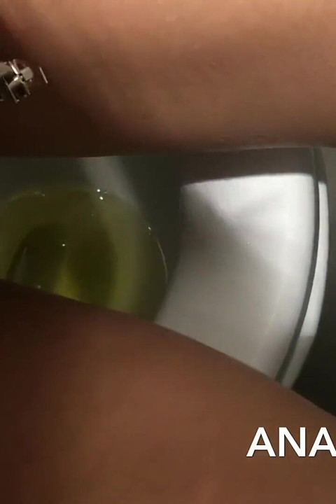 Slut Teen Piss in Kfc Toilet