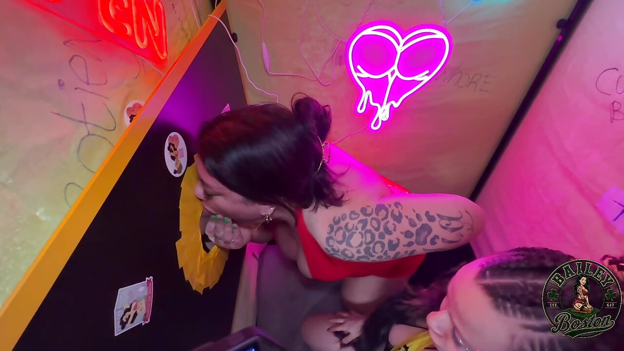 Glory Hole Series Ft Anastasia - Podwójne obciąganie