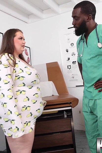İri güzel kadın Jenny Love dr bigs'ten büyük zenci alıyor