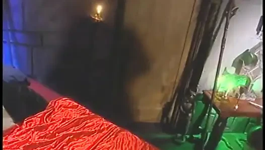 Memek pink merah muda semok dientot di tempat tidur