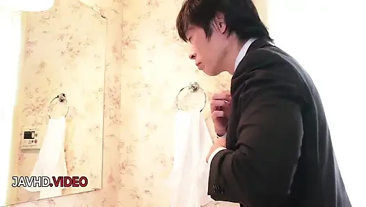 Грудастая офисная крошка Yui Shimazaki делает сногсшибательный японский минет