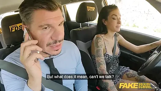 Fake Driving School - итальянская милфа с большими сиськами Silvia Preslar, горячий секс на улице, быстрый жесткий трах на публике