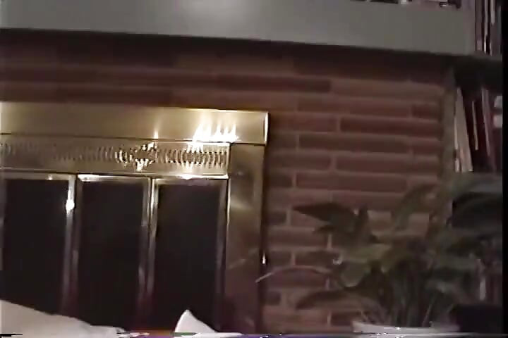 Rubia milf chupa polla gruesa y luego monta duro