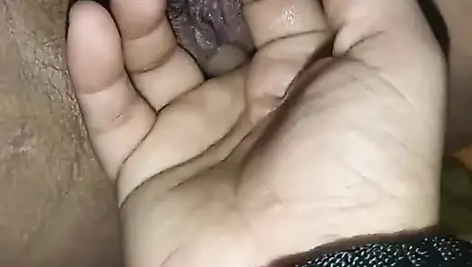 Üvey üvey kız kardeş amcık masajı