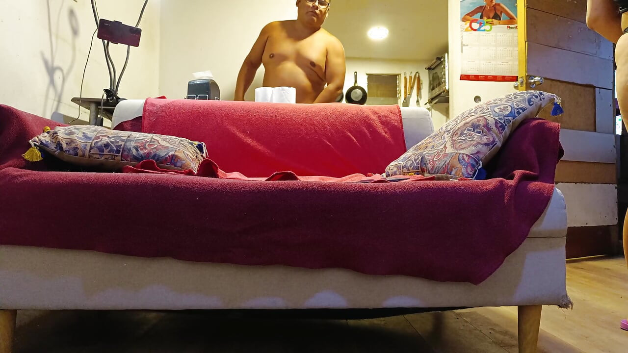 زوجتي الحامل في الشهر الخامس أمارس الجنس معها في المؤخرة وهذا يؤلمني