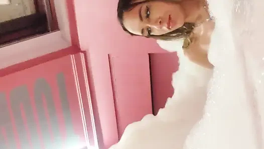 Kurus Sendirian Di Hydro Gila Untuk Mengambil Kontol