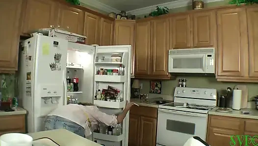 Model: bridgett lee & daniel nana si cucu tiri yang lagi sange berat keluar dari boot camp