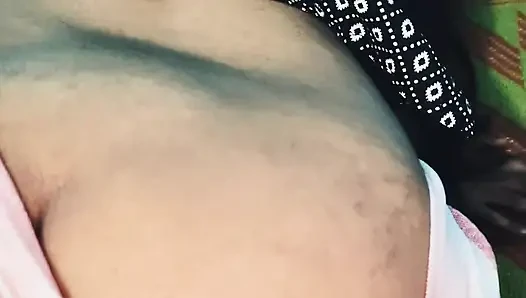 Step sister ko room me bula ke chod diya uske muh se aa aa ki avaj nikl rahi th