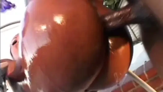 Cewek semok perancis kulit hitam dientot habis-habisan sama besar pria kulit hitam di luar ruangan
