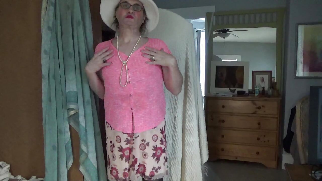 Housewife Serge Lusin. 2025s