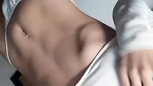 Aku lagi asik meraba tubuhku sambil dengar musik! Berikan suka jika Anda ingin lebih banyak video seperti itu