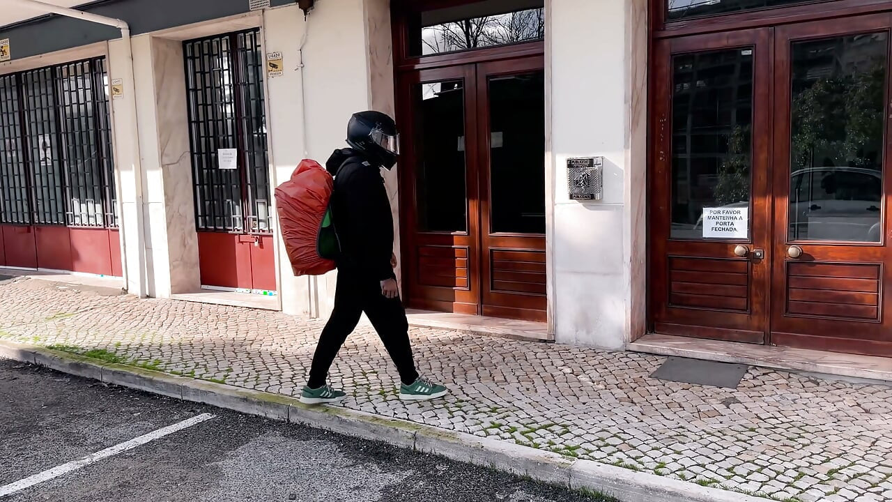 Food Delivery Guy Fucked a Trans Without a Condom - 02
