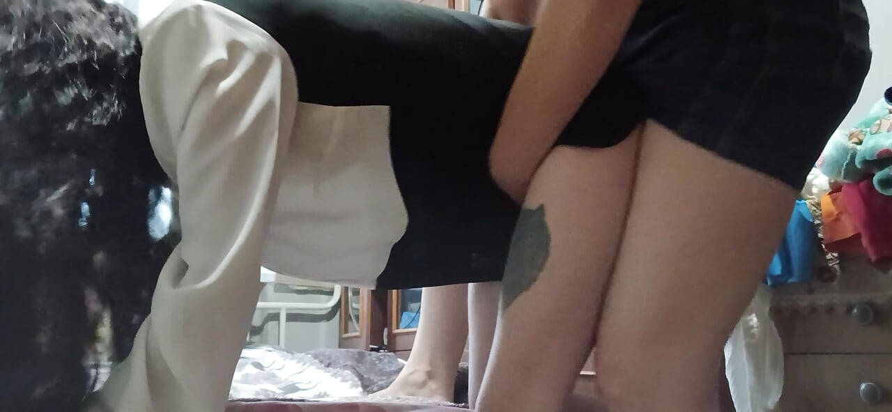 Daripada pelajaran tambahan peribadi di rumah, cikgu MILF mengongkek saya dengan strap-on