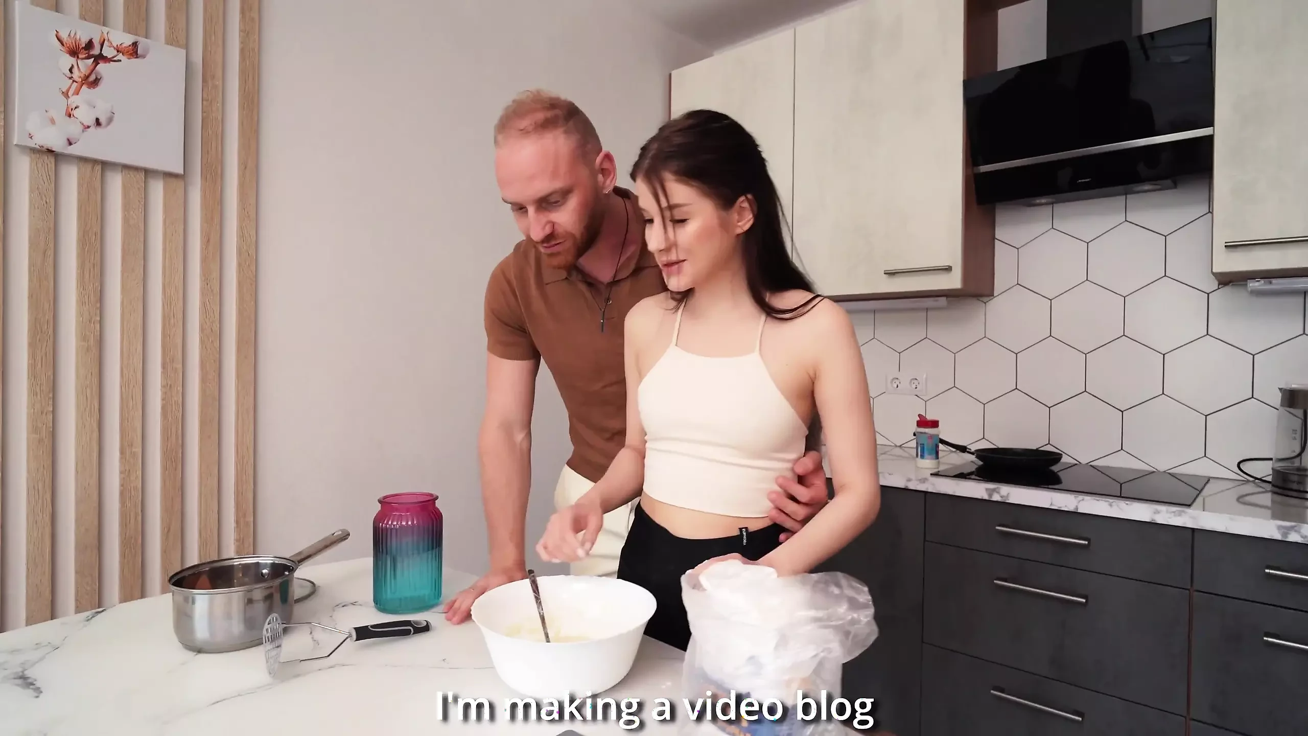 Kitchen vlog: sert anal eğlence