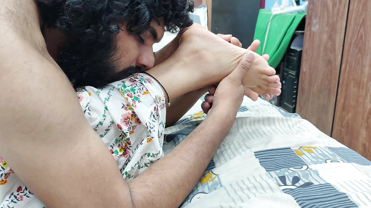 Etek içinde ayak yalama romantizmi
