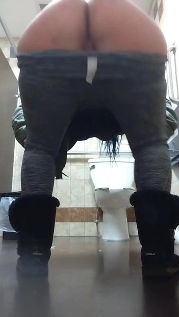 All that ass 👅 wat yo do with it guess you get too see my face