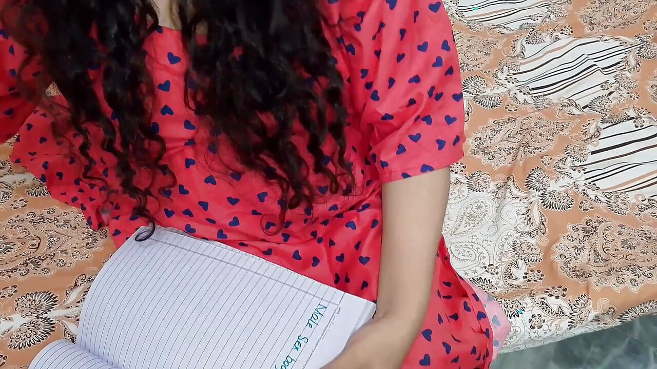 印度繼兄幫妹妹做家庭作業