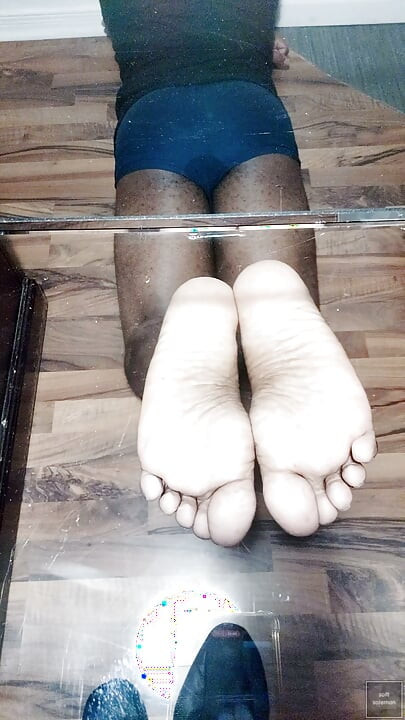 Display my soles in 'The Pose' (2026)