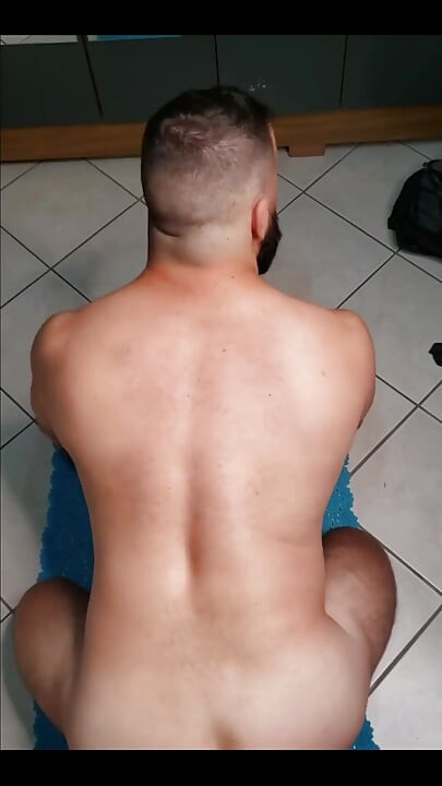 我太饥渴了, 我需要一个真正的鸡巴来操我, 可能是你的!