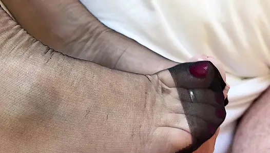 Mrs Mature Feet bekommt ihre FF strümpfe ganz klebrig 409