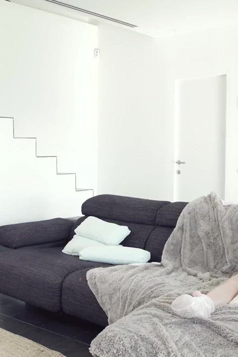 Kira Parvati, uma jovem gata sexy procurando entrar no pornô