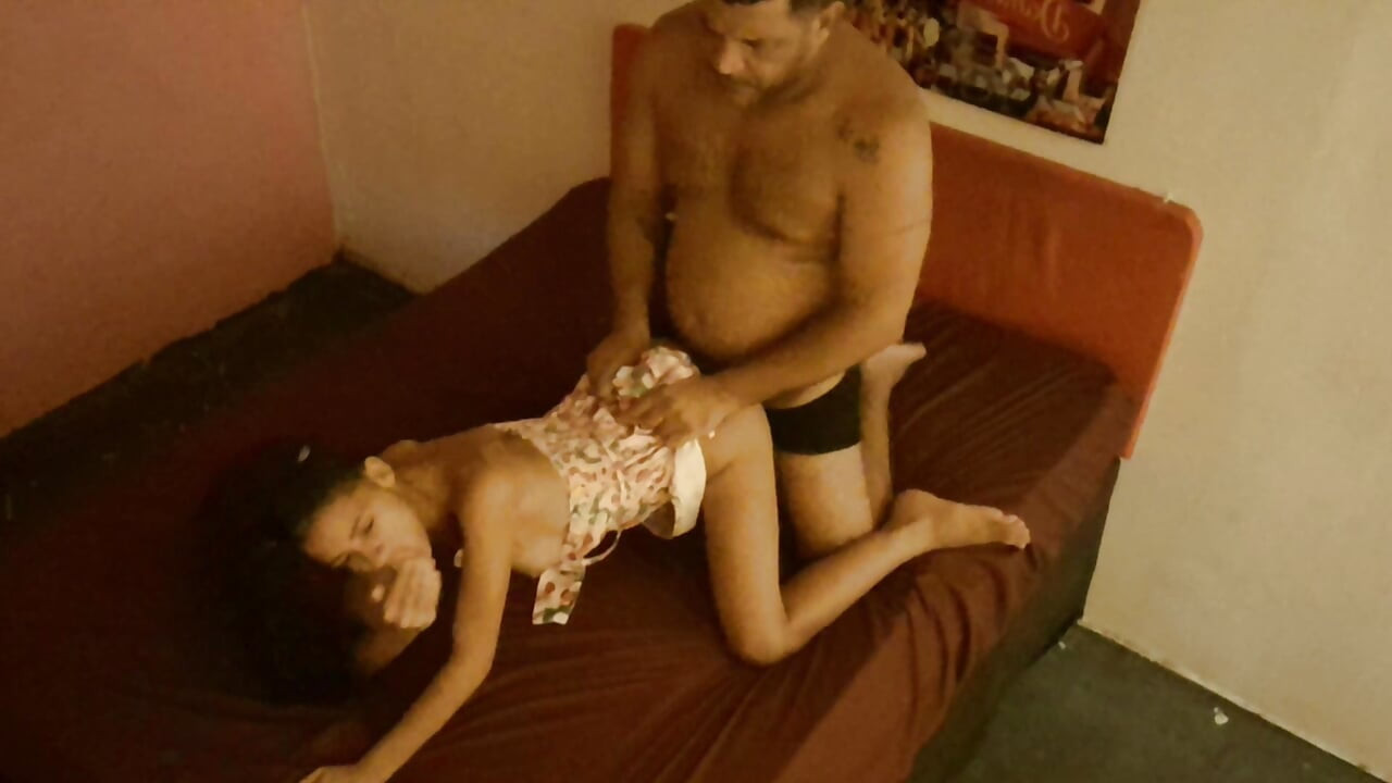 Entré en la habitación de mi hijastra y ella