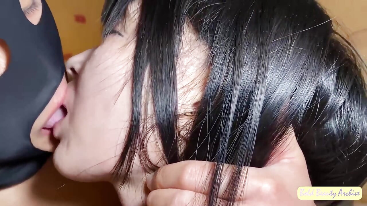 Seeing Armpit Hair for the First Time Her Personal Story Brings Unexpected Surprise