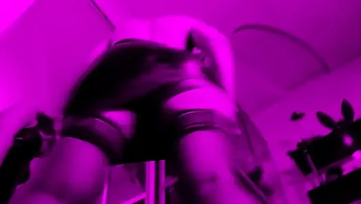 Eva lateks nyonya strapon solo dominatrix femdom fetish milf pakai sepatu hak tinggi bdsm