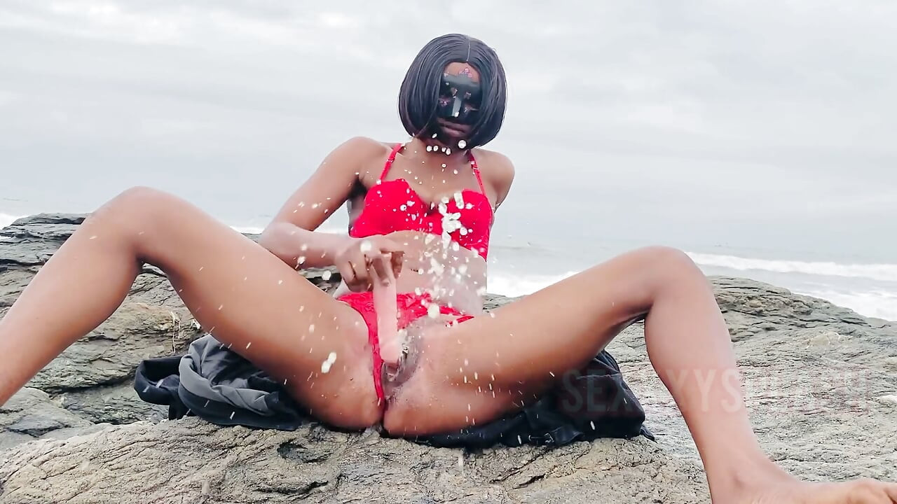 Hot Beach Masturbation and a Sexy Water Coming Out of My Pussy.