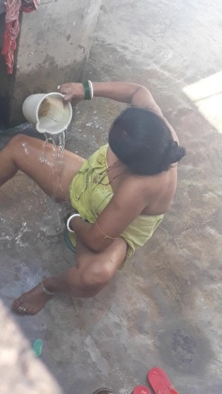 Bhabhi trước bồn tắm sexy cơ thể