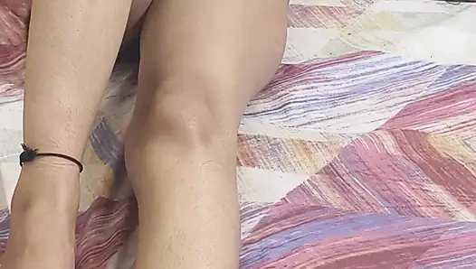 Девушка одна дома получила настроение в ее спальне Me Romance Kiya