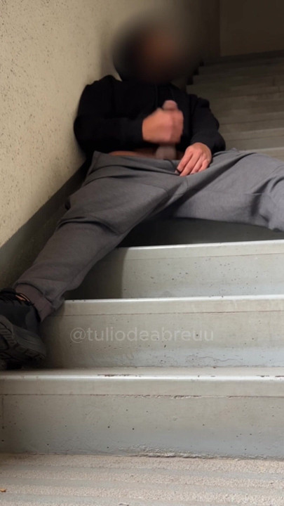 Εγώ στα σκαλιά του Εμπορικού Κέντρου