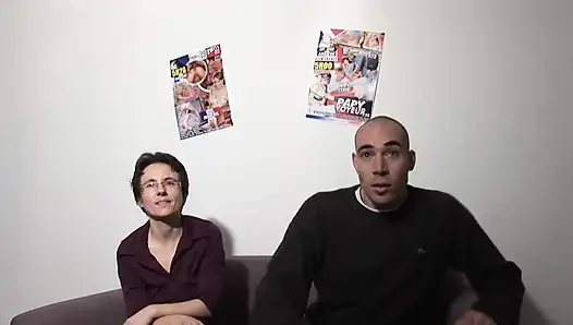 Gangbang panas bersetubuh dan fisting dengan pelacur amatir