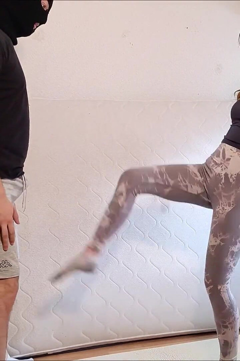 Ballbusting in Heier Unterwsche