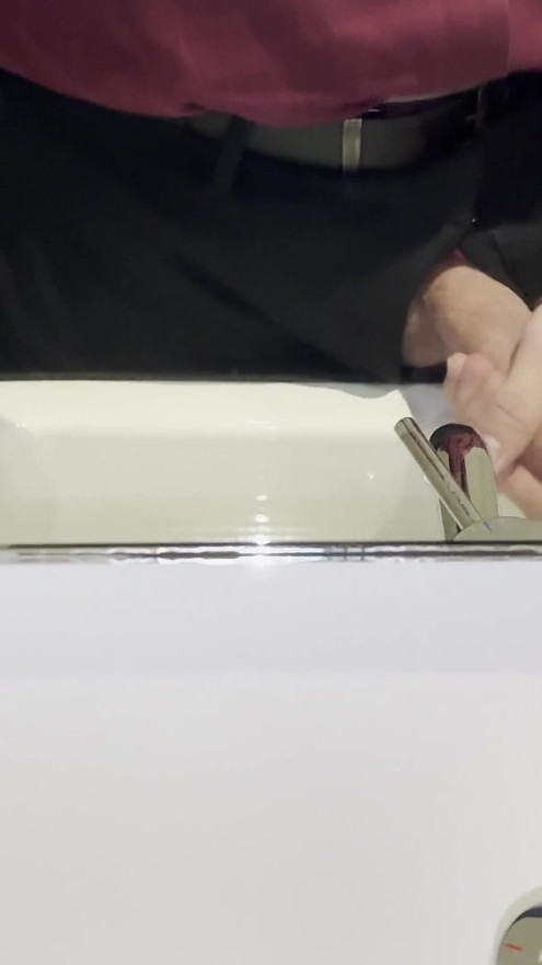 Real quick masturbation at work during my lunchbreak - watch the cum flow in the sink - reality ASMR | Clip 1