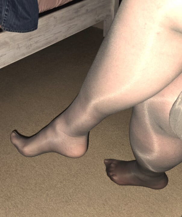 Louise Nylontease Nylon Foot Whore