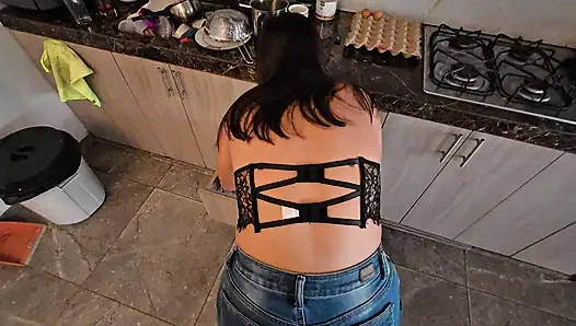 STEPMOM WANTS TO FUCK IN THE KITCHEN CUMSHOT IN MOUTH