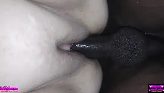 Kocasının önünde büyük yaraklı bir arkadaşıyla sikişiyor # 3