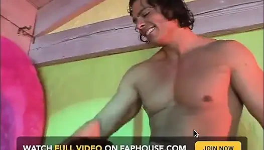 Striptizci götünü siktiriyor