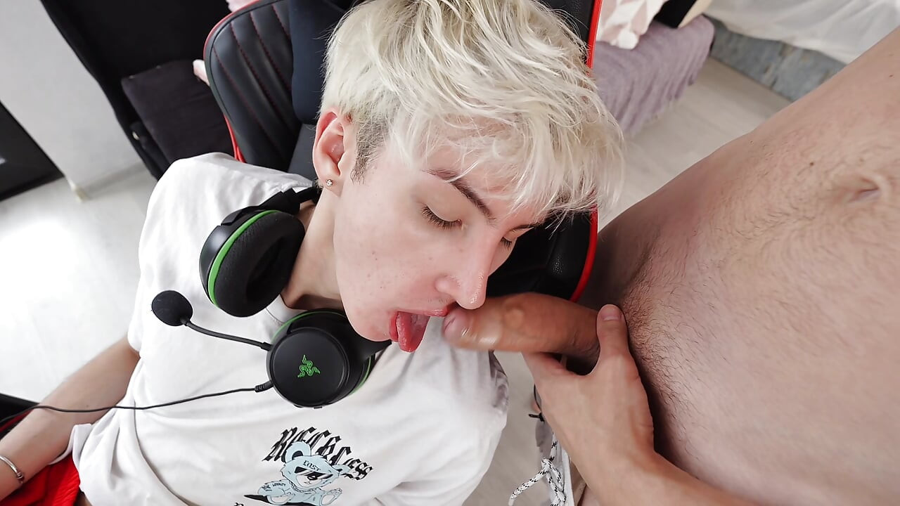 I Didn't Want to Wash the Dishes, so My Stepfather Fucked Me with His Huge Cock.