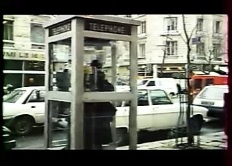 Elle Mouille Entre Les Cordes