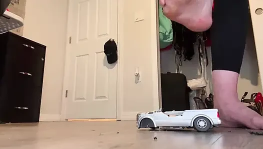 Truck Crush with Size 16 Feet