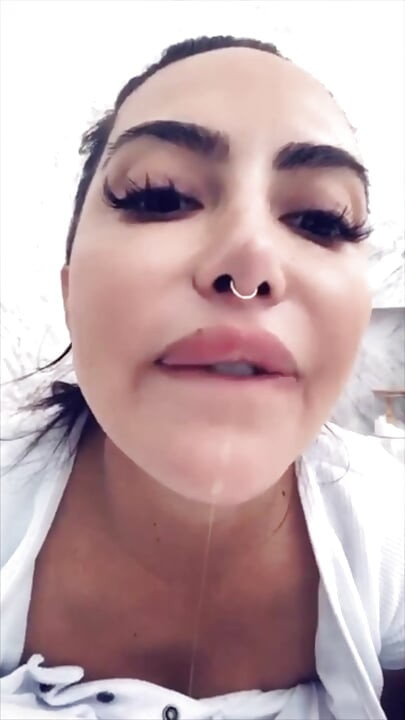 Masturbasi basah dan nikmat di bak mandi bikin memek lela star muncrat dan lengket