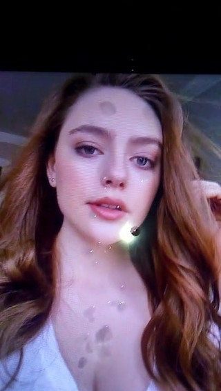 Danielle Rose Russell cum hołd