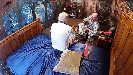 После ухода с Ланистой Медведем и Тауссеманом.