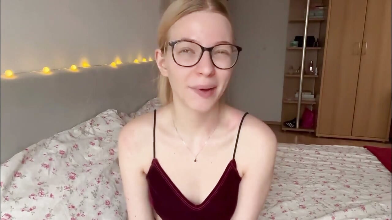 This Is How I Went From Vibrant Red to Natural Blonde with Zero Damage